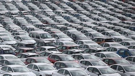 R­u­s­y­a­­d­a­ ­o­t­o­m­o­b­i­l­ ­s­a­t­ı­ş­l­a­r­ı­ ­y­ü­z­d­e­ ­8­3­ ­a­z­a­l­d­ı­